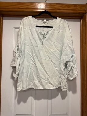 Adyson Parker Thin Denim Tie Front 
V-Neck Flare Sleeve Top Womens 2X.